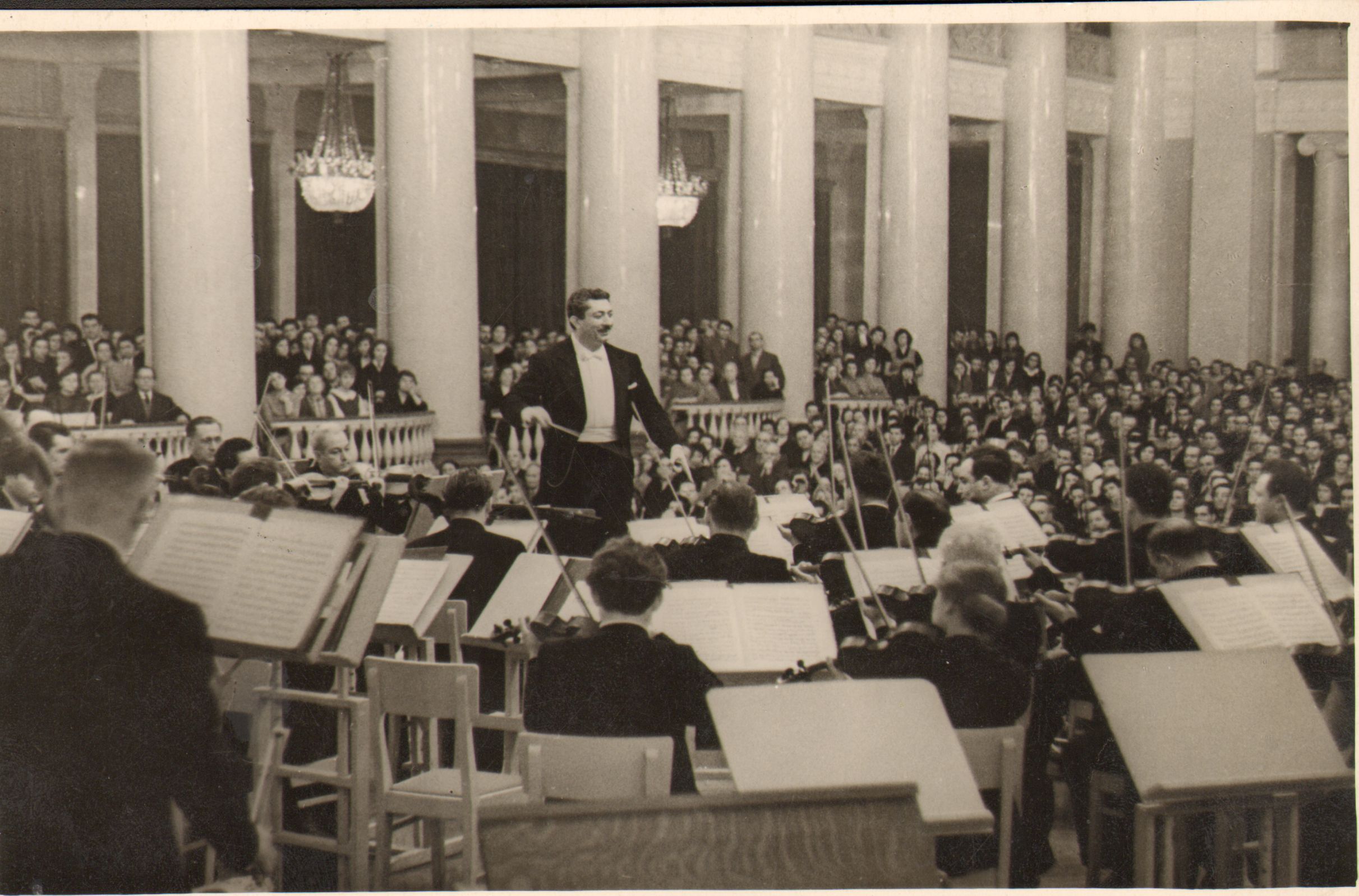 Fototeca_Fondo_P._Argento__F._26__Pietro_Argento__al_teatro_di_Liningrado